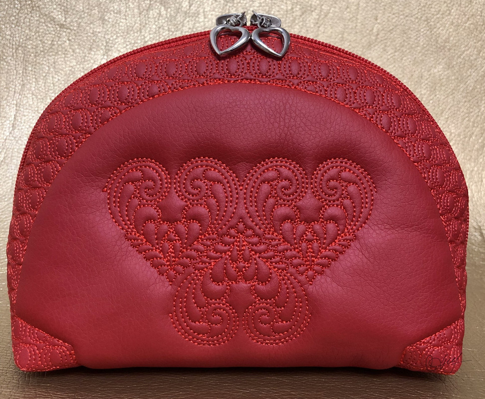 39501015-1807-49D5-BF97-01E7A91E900F