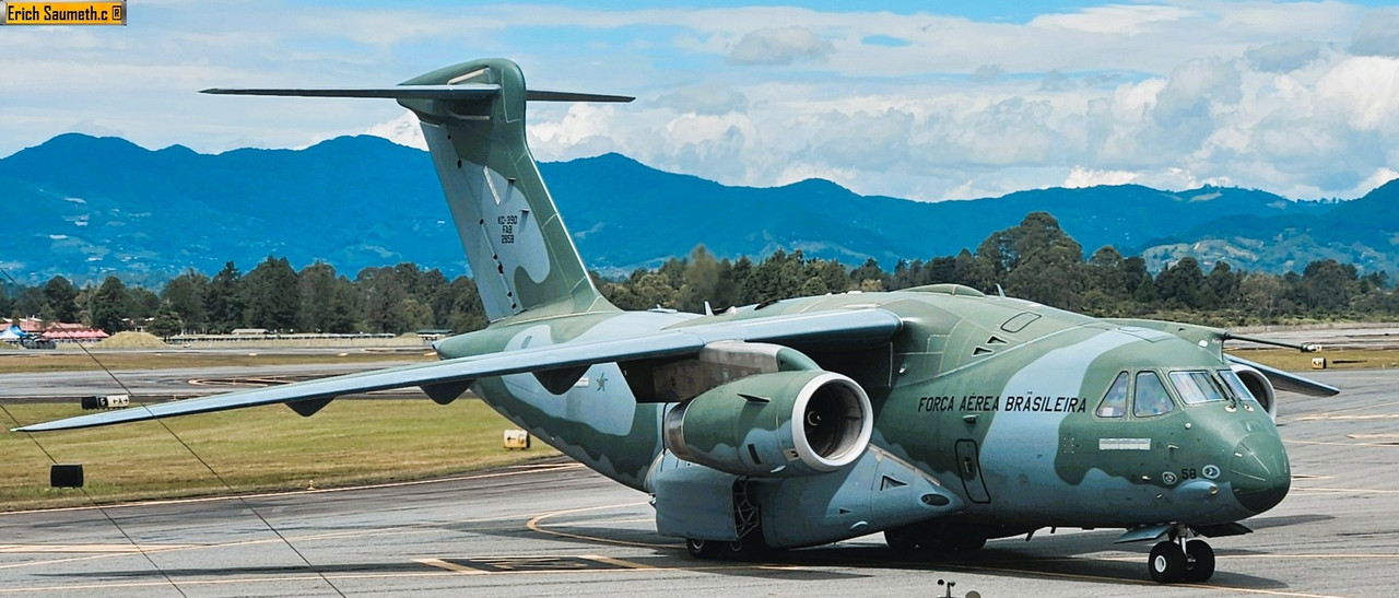 Petro ordena cerrar la compra de dos KC-390 de Embraer para la FAC