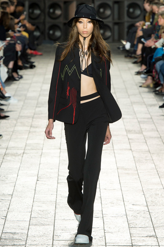 mxmodels-issa-lish-versus-versace-spring-2018-lf