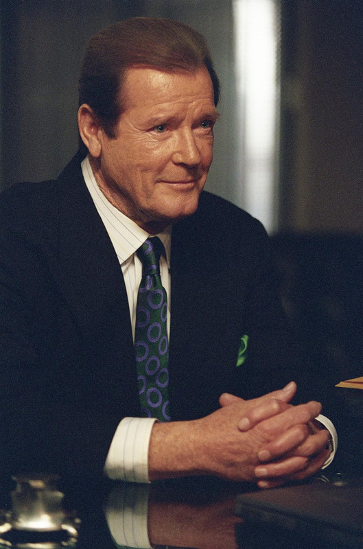 roger_moore_b21