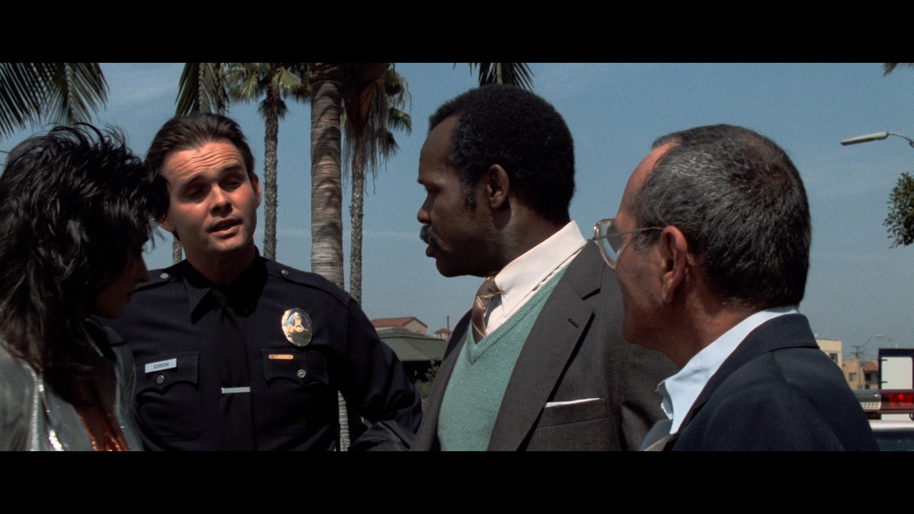 [Image: Lethal-Weapon-1080p-UHD-Blu-Ray-00-09-34...ill050.jpg]