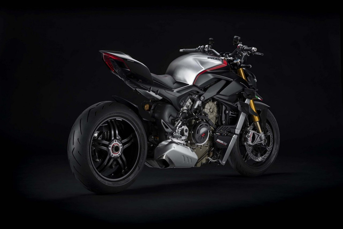 Большой фотосет  Ducati Streetfighter V4 SP 2022