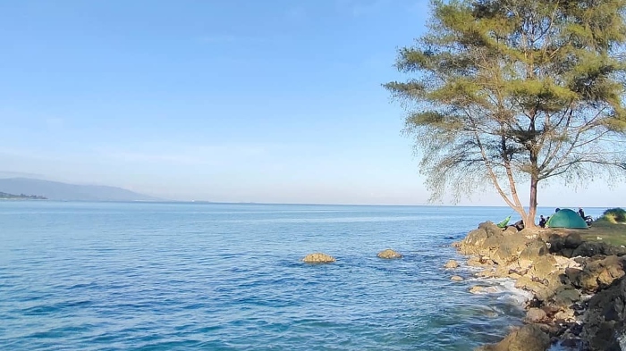 Pesona keindahan Pantai Bugel Camara, tempat wisata di Pandeglang, Banten, yang lagi viral di media sosial.