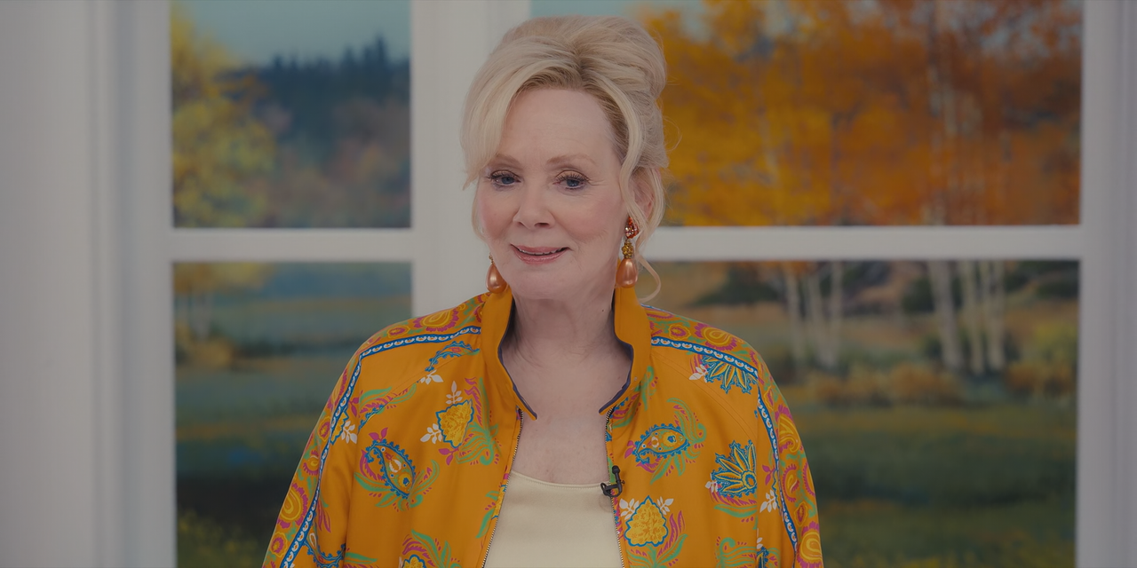 Hacks.(2021).S02E08.The.One,.The.Only.1080p.10bit.BluRay.AAC5.1.HEVC-Vyndros.mkv_snapshot_23.41_[202