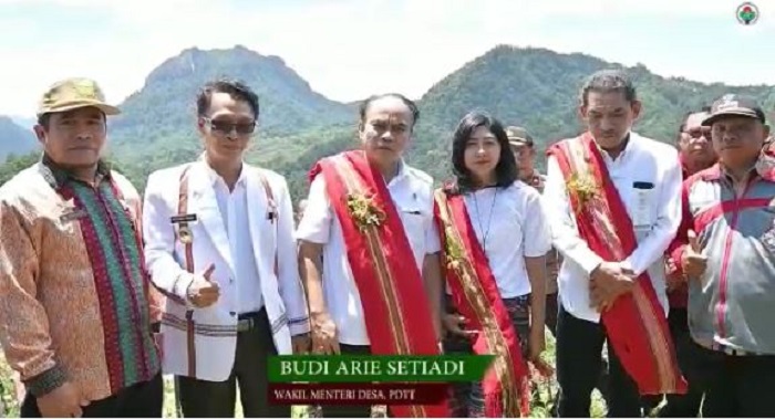 Budie Arie Setiadi bersama rombongan mengunjungi Desa Mehalaan pada Kamis (20/2/2020).
