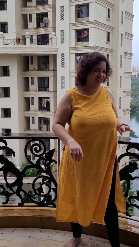 desi lady very huge tits in yellow tight dress mp4 snapshot 00 08 816