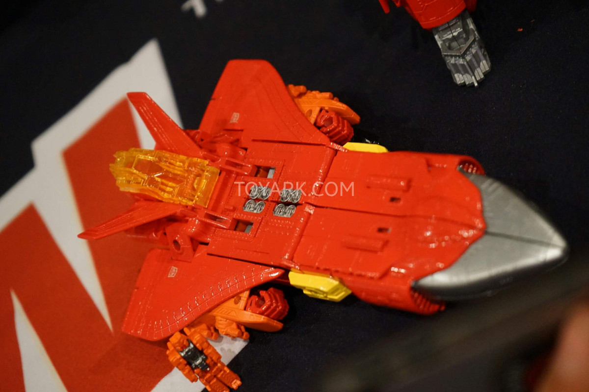 NYCC2015-Hasbro-Sentinel-Prime-006