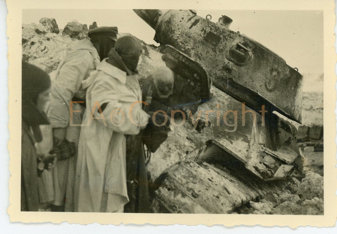 Russland Ukraine T-34 Panzer Tank Kämpfe Foto2