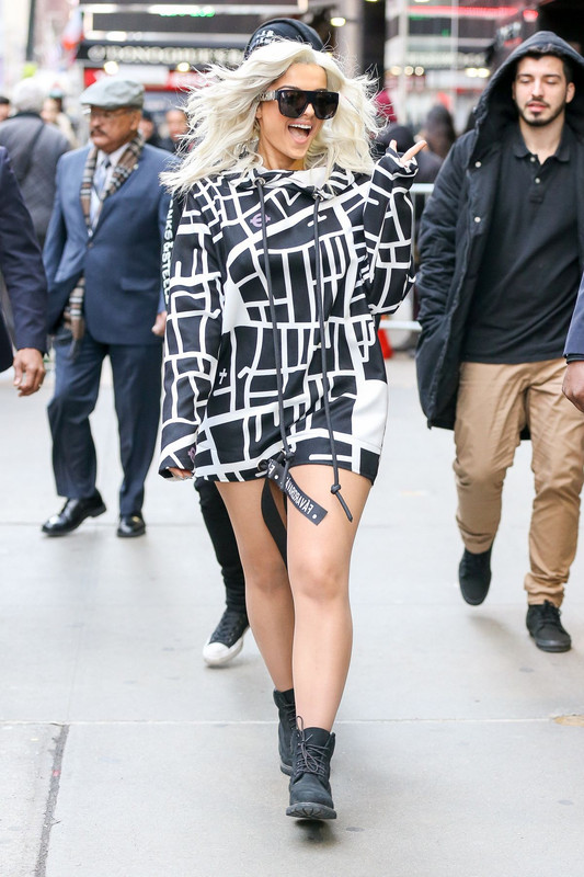 bebe-rexha-leaves-good-morning-america-in-new-york-01-13-2017_5