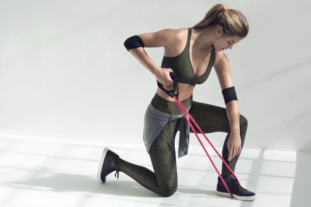 nina-agdal-for-live-clothing-2017_12