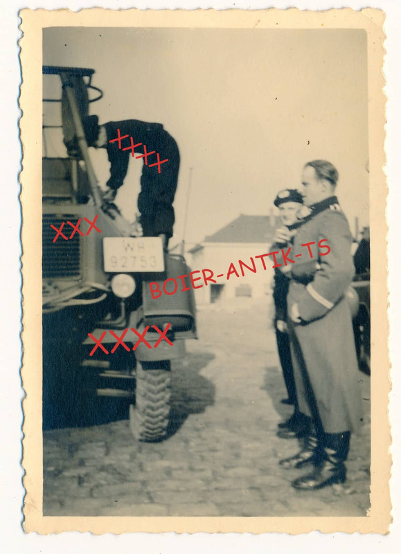 FOTO 2 WK PANZER SPÄHWAGEN PRAG 2