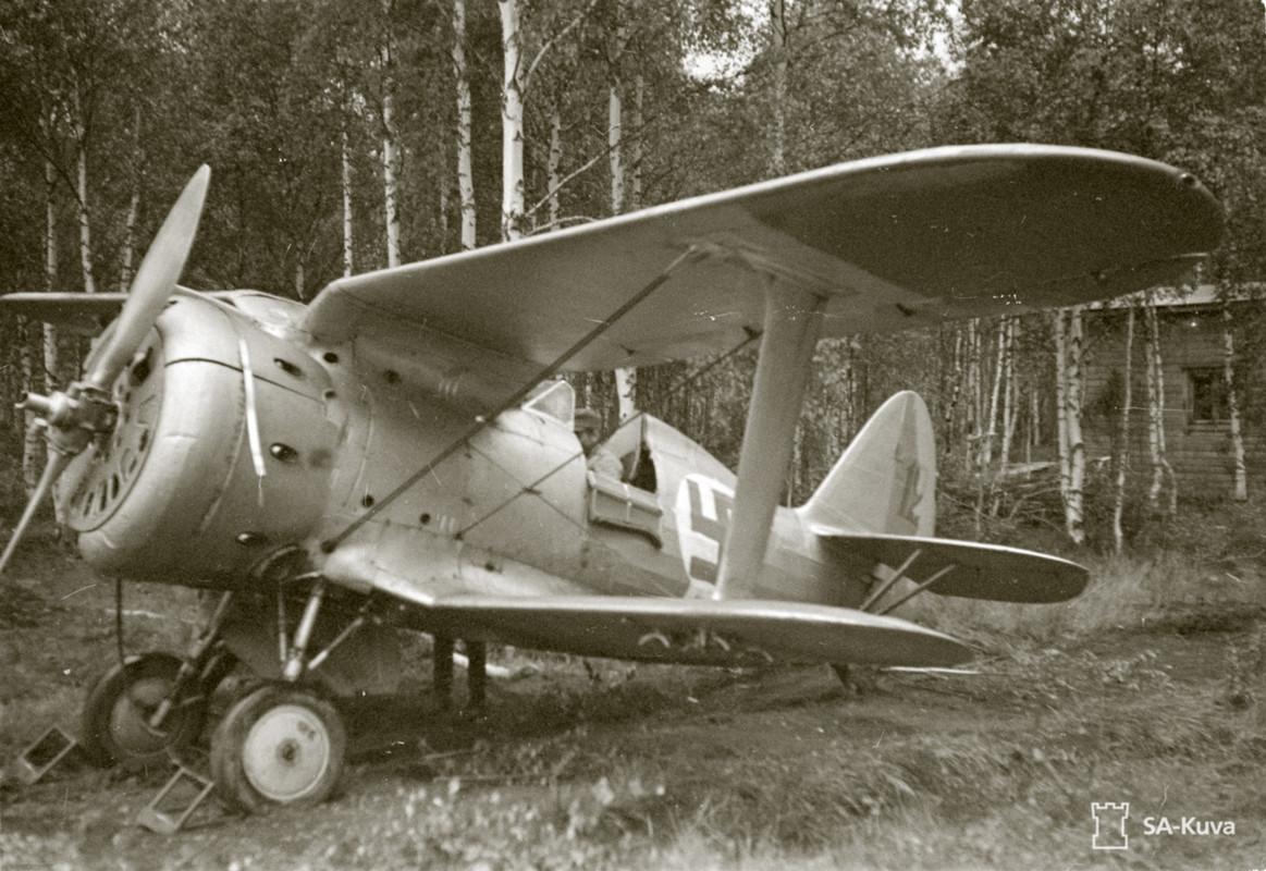 Ilmavoimat-Polikarpov-I-153-Black-12-and-used-by-the-FAF-as-VH101-25th-Jun-1941-20660