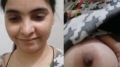 xxlx com Beautiful Pakistani Girl Boob Dikhaya Video Call Par