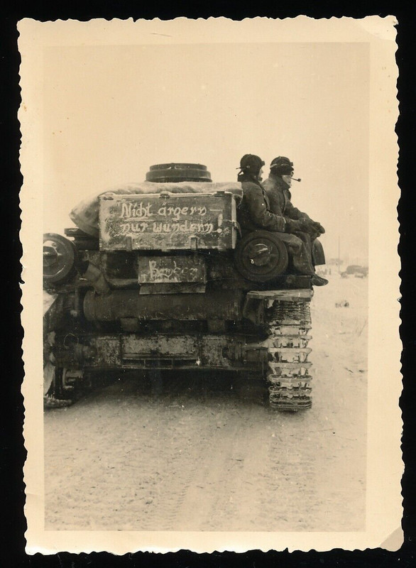 Foto - Panzer mit Schild Nicht ärgern nur wundern