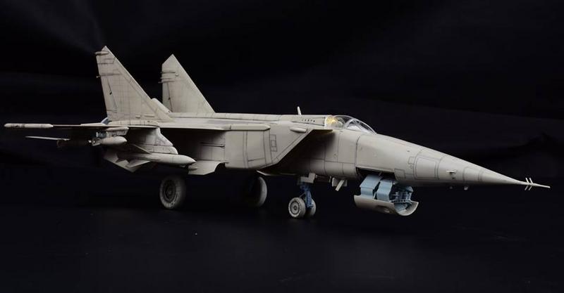 1/48 - MiG-25RB/RBT 