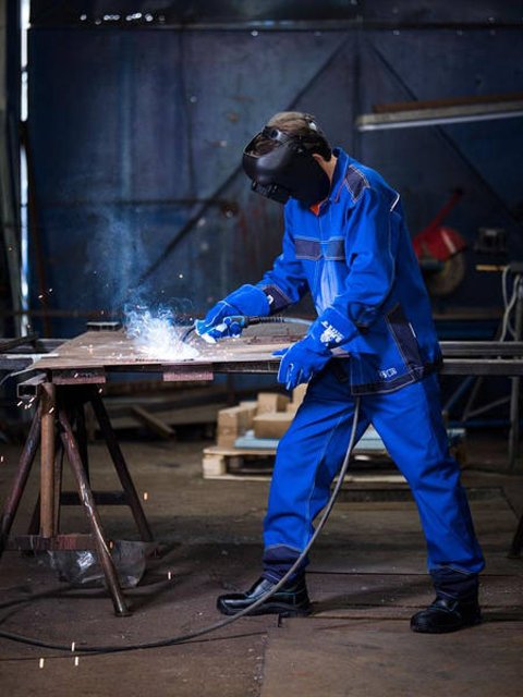 Спецодяг для зварювальників - вогнестійкість і комфорт у роботі
