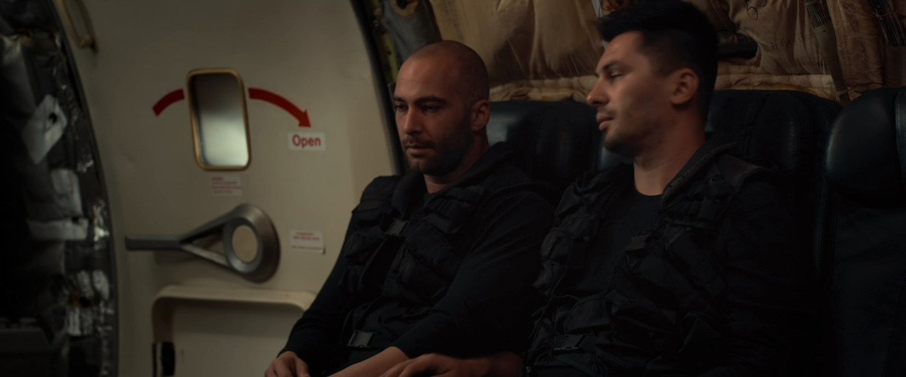 Batalla de androides 1080p WEB DL Latino Inglés mkv snapshot 00 16 27 445