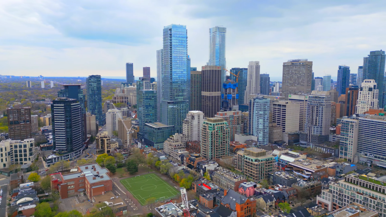 11-Flying-around-Toronto-Midtown-00-01-18.png