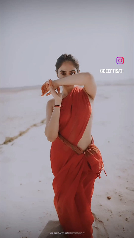 Deepti Sati hot in braless costume.mp4_snapshot_00.03.593
