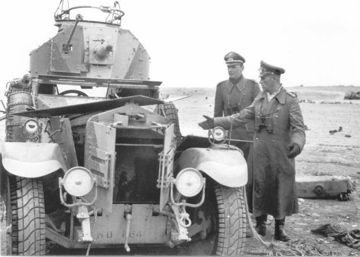 Les vehicules de Commandement de Rommel - Page 2 Le-mar-chal-Erwin-Rommel-avec-une-voiture-blind-e-Rolls-Royce-de-1920-captur-e