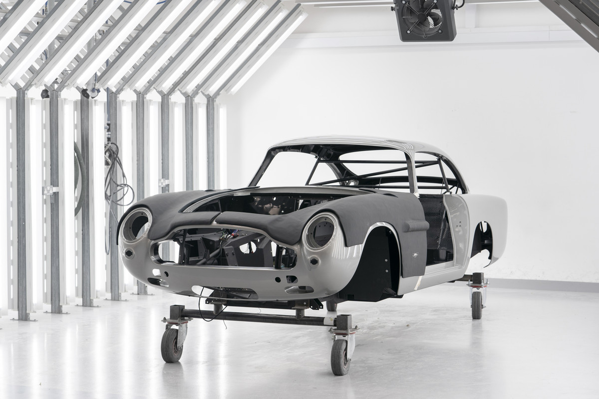 AstonMartinDB5GoldfingerContinuation_05