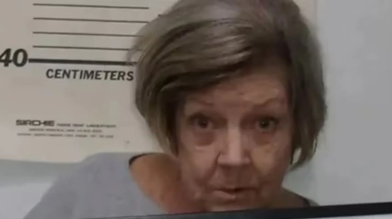 Abuelita de 78 años asalta banco y deja una peculiar nota