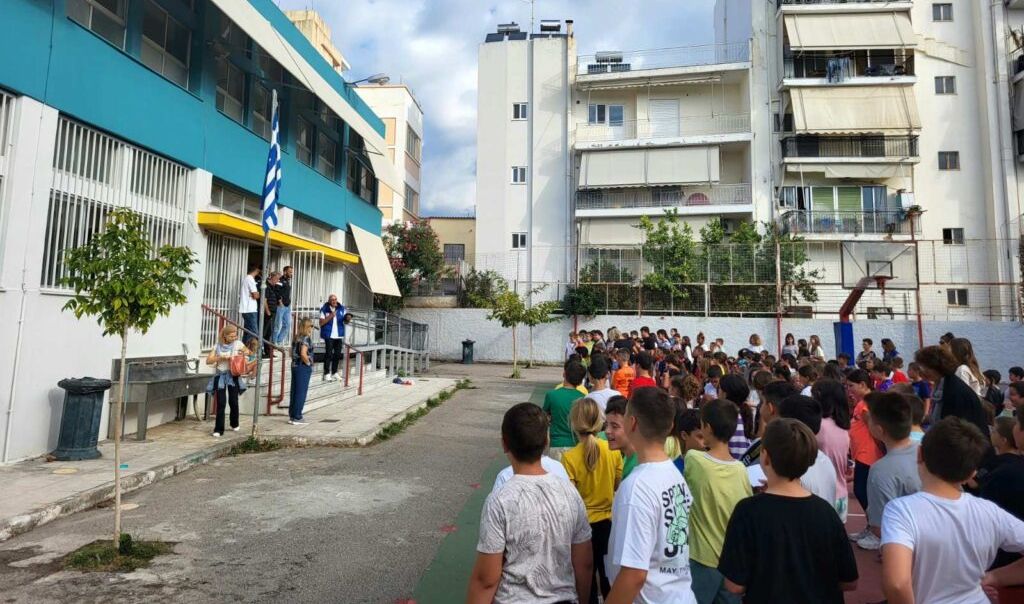 , Καλαμάτα: Επίσκεψη στο 4ο και 9ο Δημοτικό (pics)