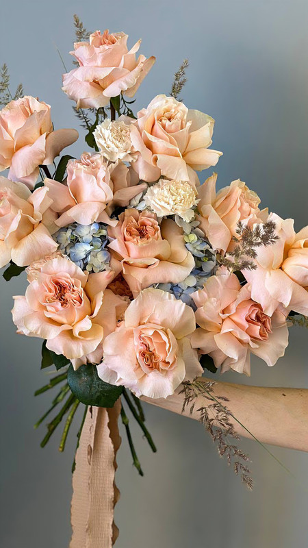 Buchet trandafiri piersica