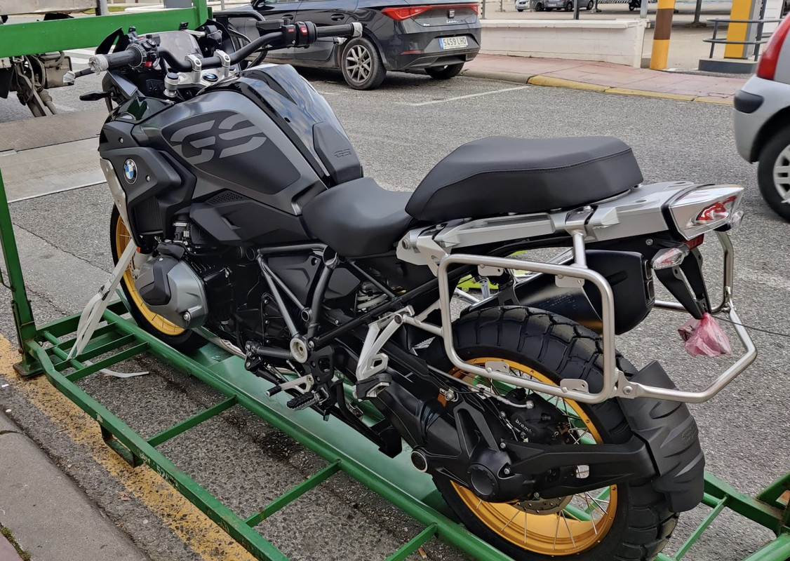 CA5B8C0D-E46A-408C-BD86-C358BAAE9495