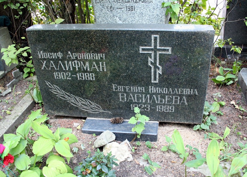 grave-khalifman-i-a