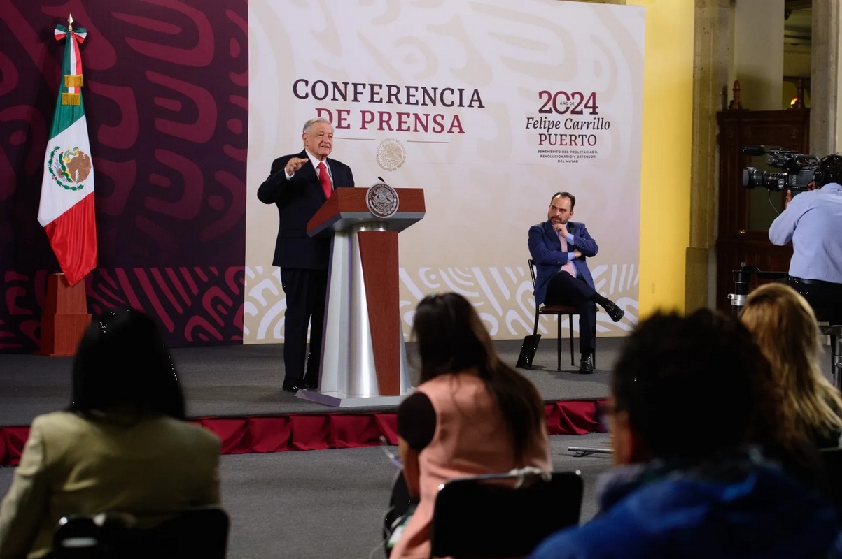 Investigación de Ayotzinapa estuvo mal hecha por ineficiencia o mala fe, dice AMLO