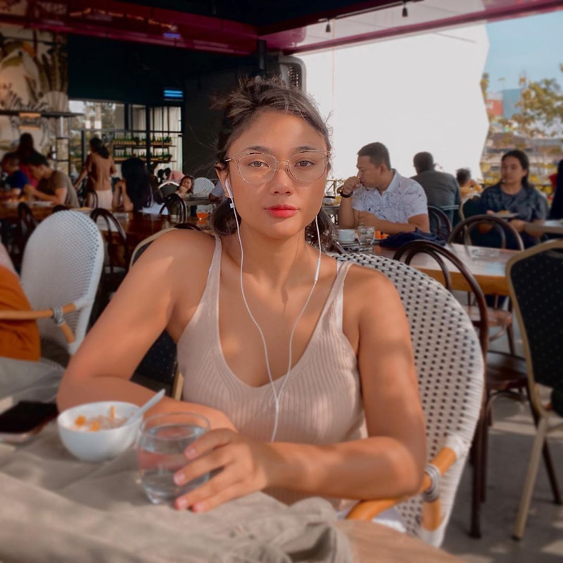 7 Potret manis dan memesona Marion Jola, bikin jatuh hati