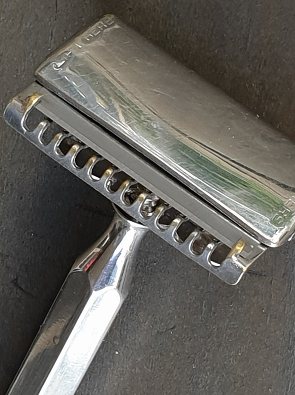 Ever-Ready blade exposure