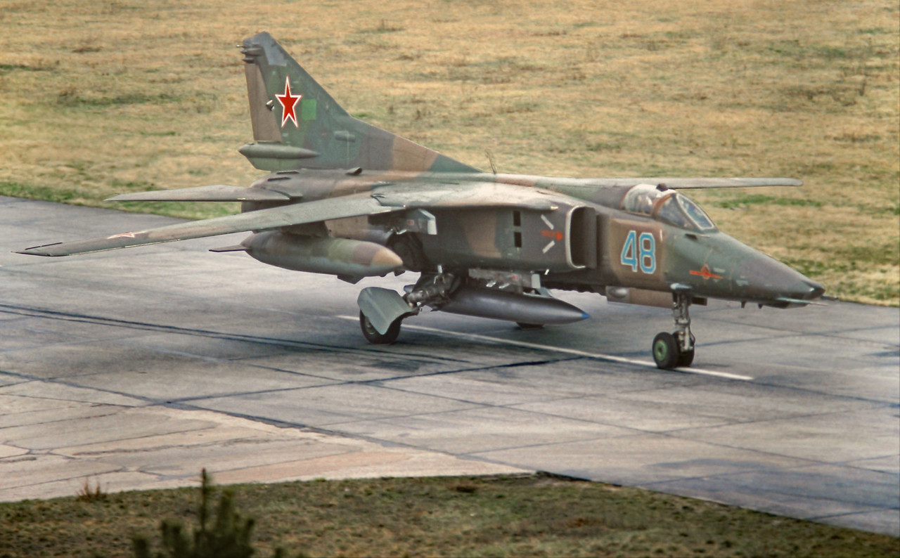 559 APIB Mig-27K 48 Blue_76802630205 (4)