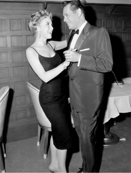 Barbara_Eden_b29