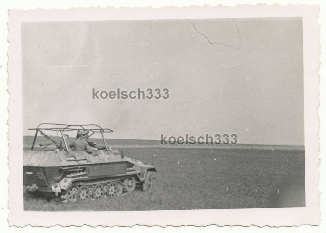 Foto Schützenpanzer Panzer Halbkette mit Rahmenantenne