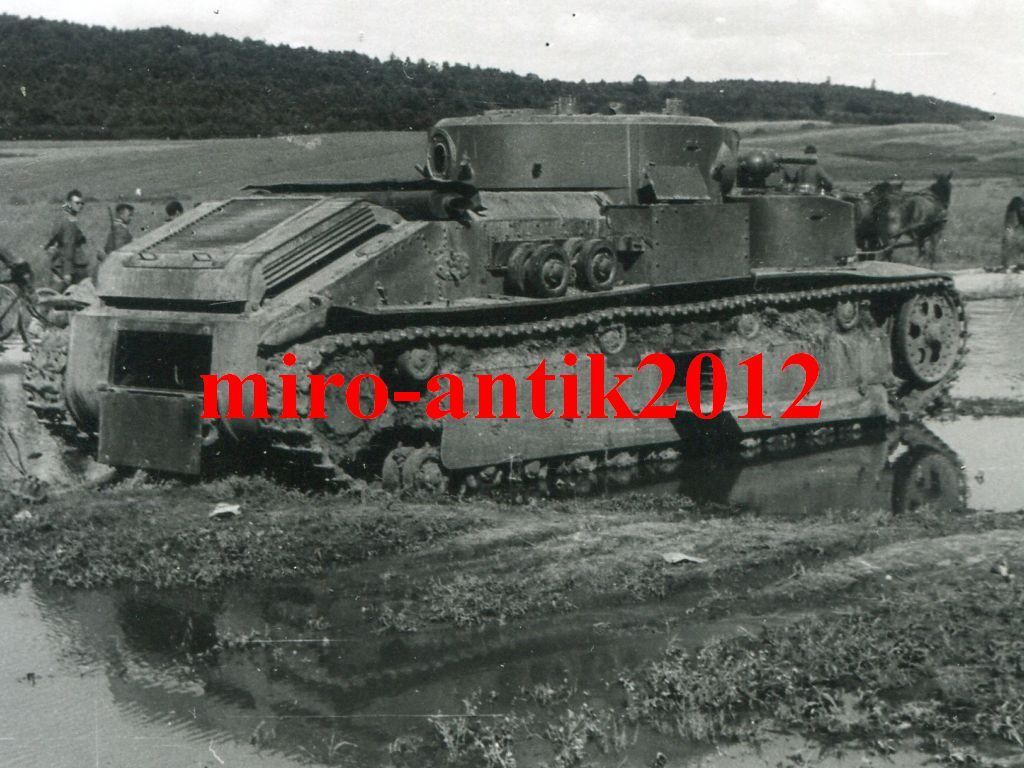 Foto, Radfahrschwadron, zerstörter Panzer der Ru