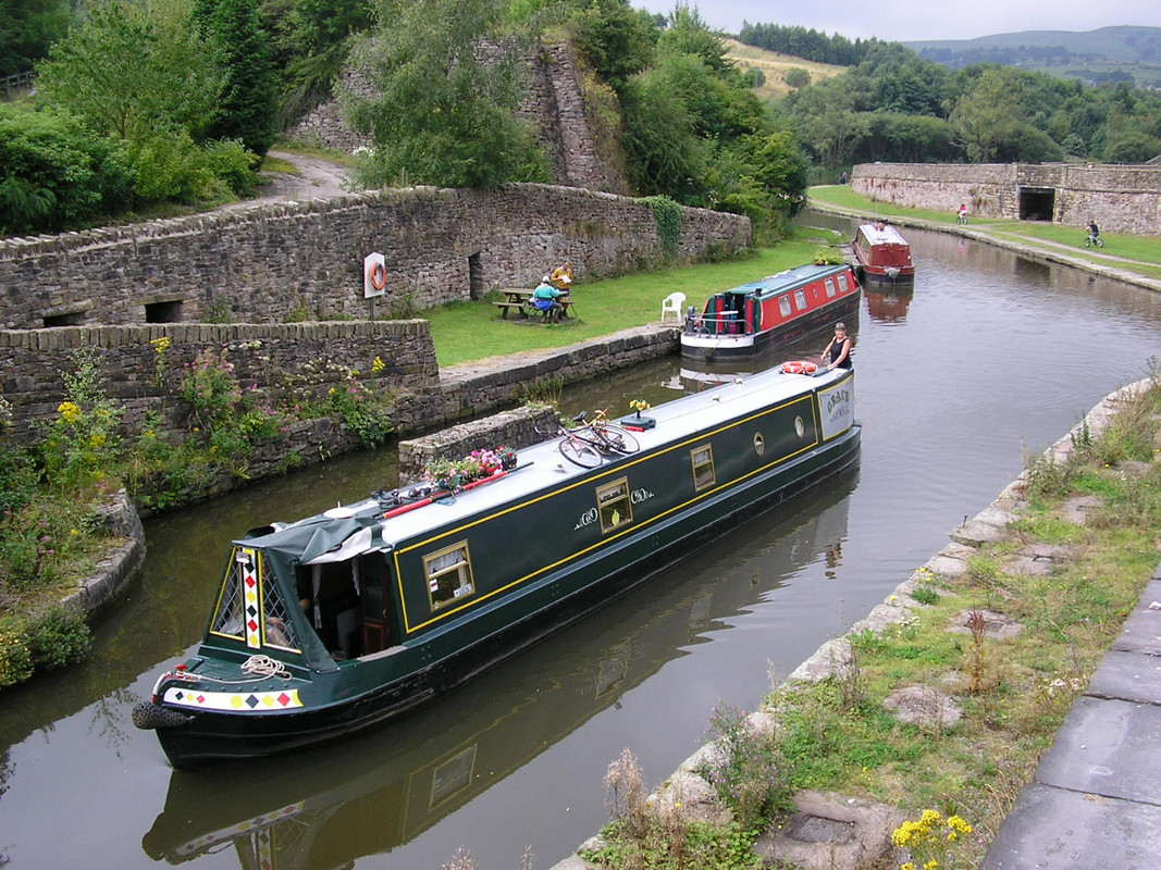 Bugsworth-narrow-boats.jpg