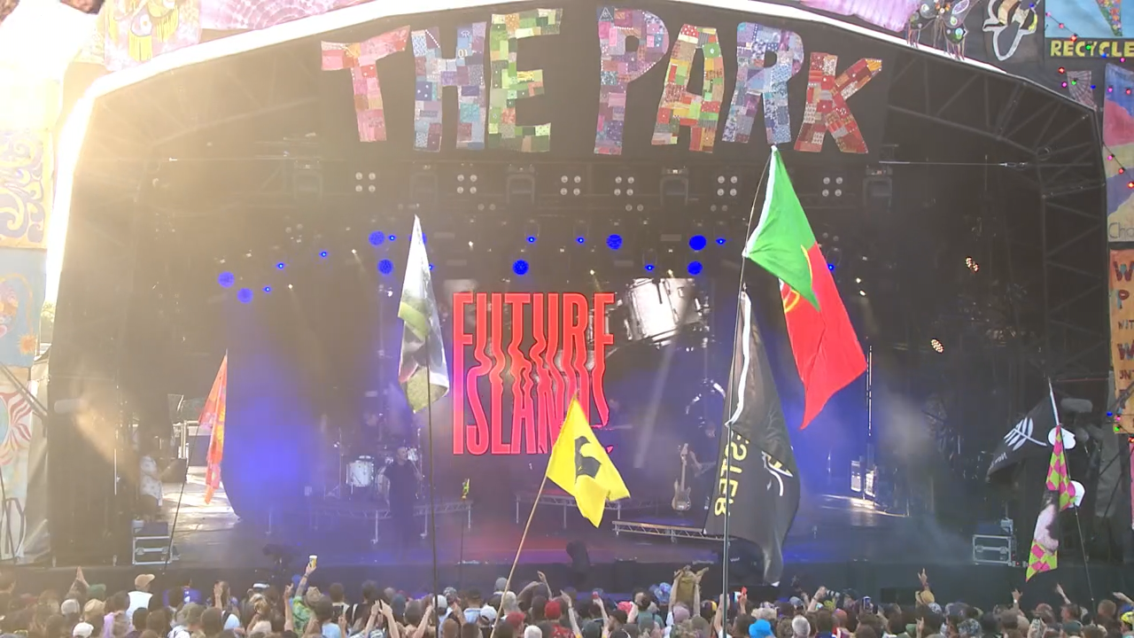 Glastonbury_2025_-_Future_Islands_m002fc82_original☛0002