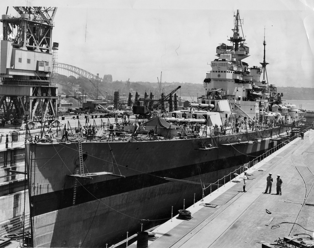 King George V в доке Капитана Кука на верфи Гарден Айленд в Сиднее, 1945