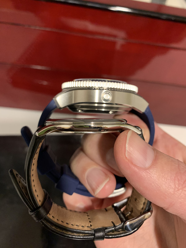 4FB81A95-2BFF-4BF5-A569-77389AFE1153