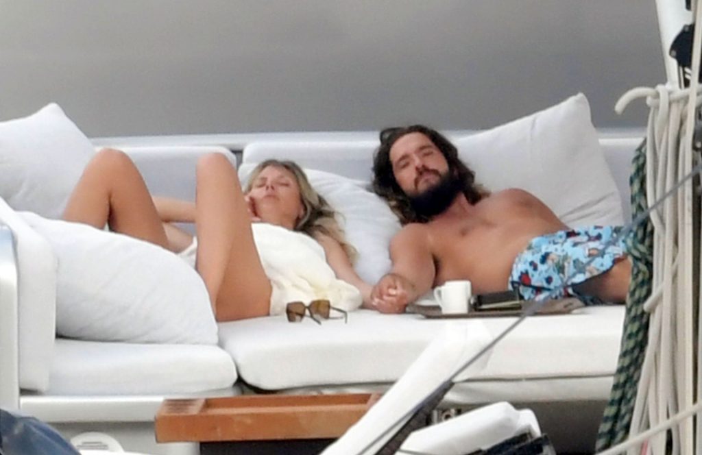 Upskirt-Stars-Com-19