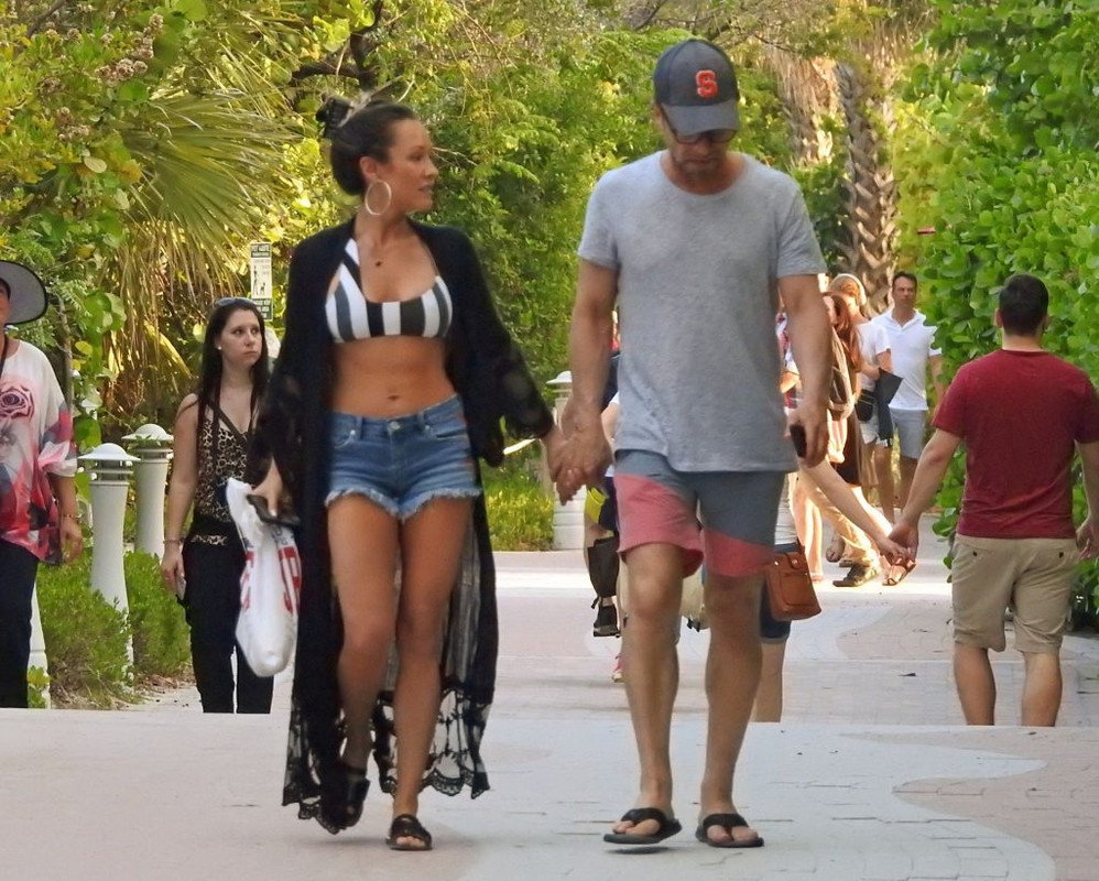 Jennifer-Barnet-upskirt-STARS-com-28