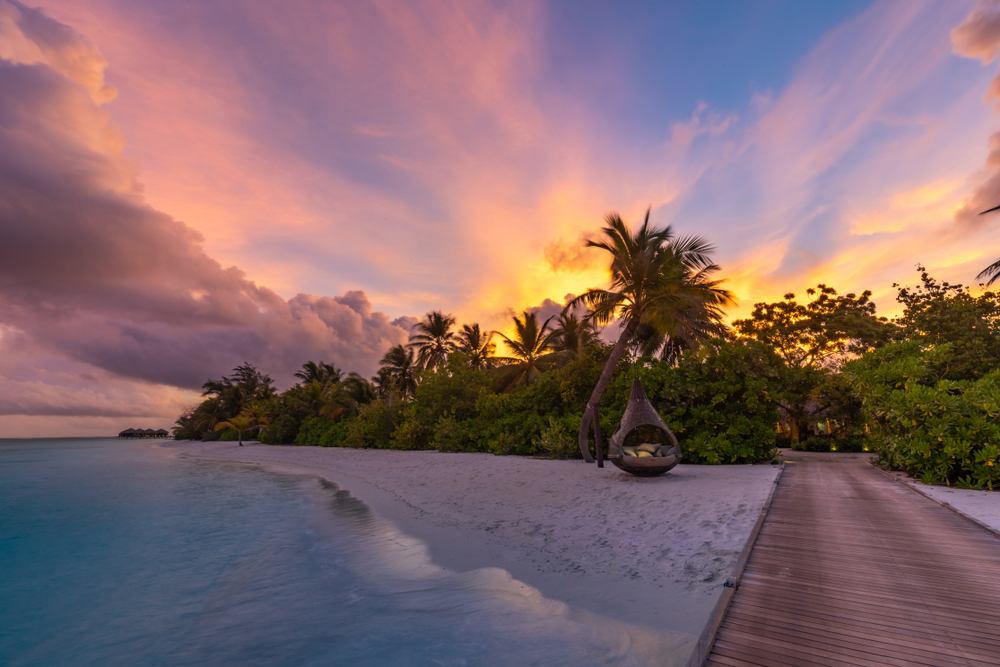 Maldives Temperature & Weather All Months Guide 2025