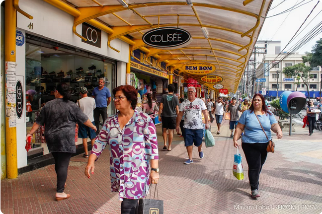 Screenshot-2024-11-07-at-12-44-48-Com-rcio-espera-aumento-de-5-nas-vendas-durante-a-Black-Friday-ap