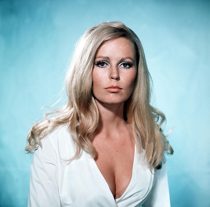 Veronica_Carlson_a14