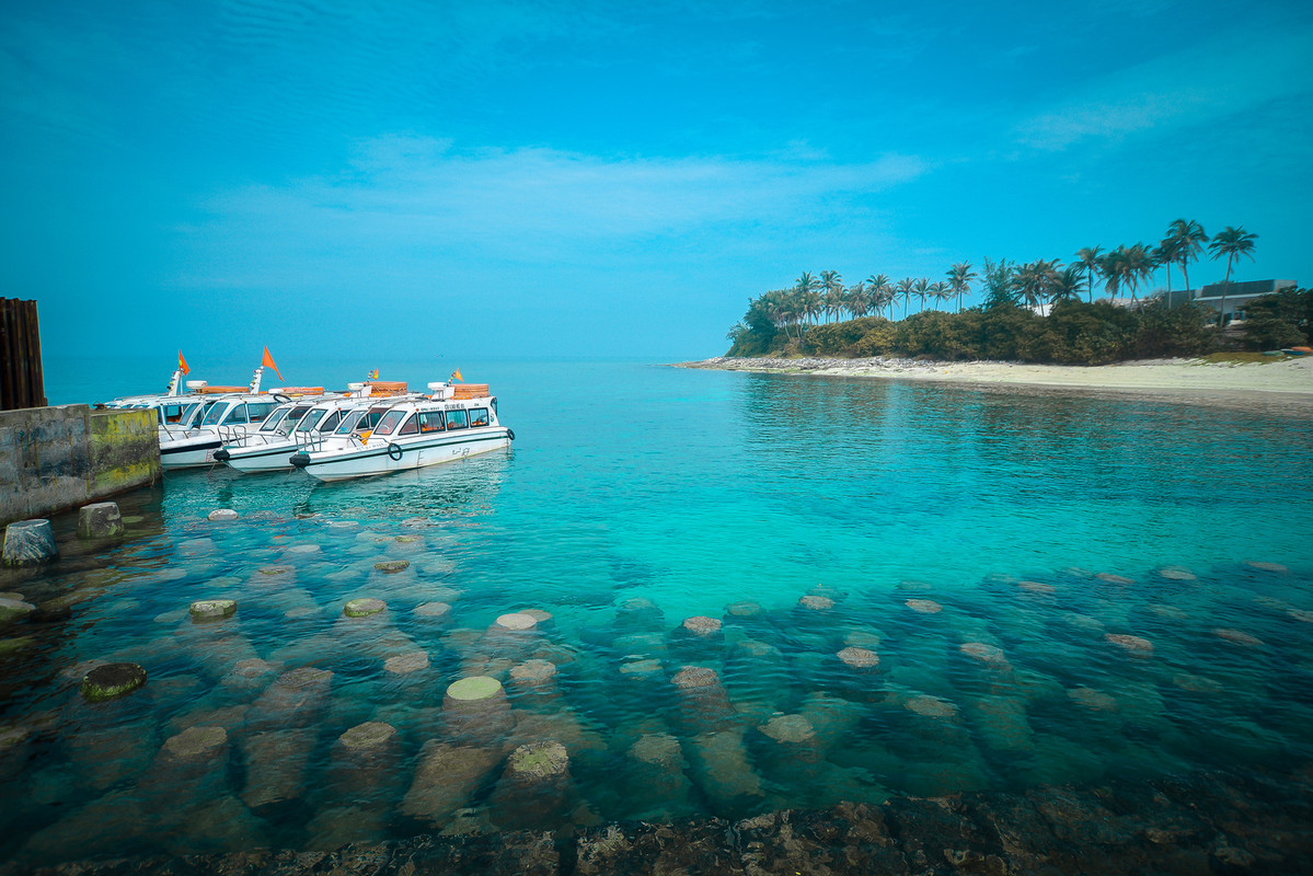 turquoiseseawhiteboats.jpg