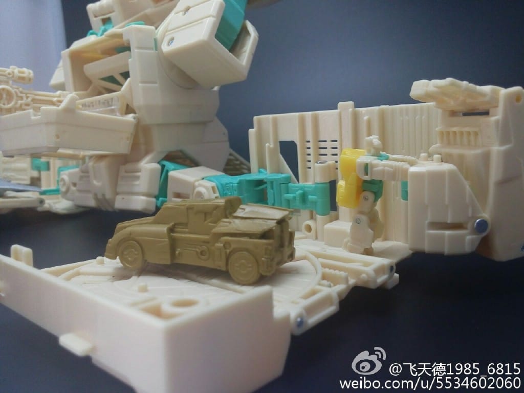 Leader-Class-Blaster-09