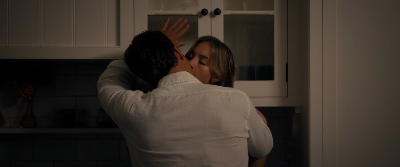 Sydney.Sweeney_Anyone.But.You.00_00_29_06.Still004