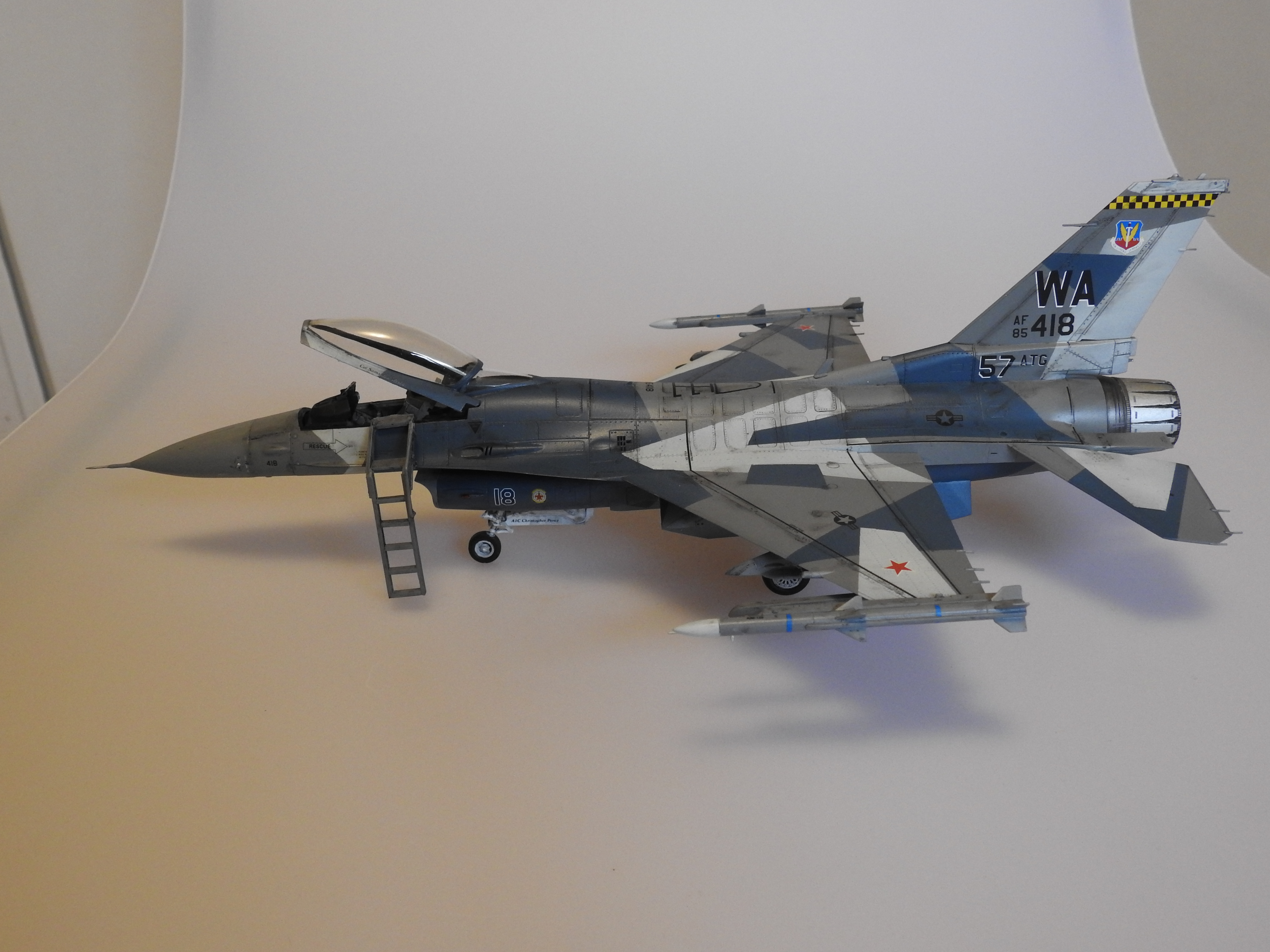 F-16C Tamiya 1/48 - Klar DSCN8246